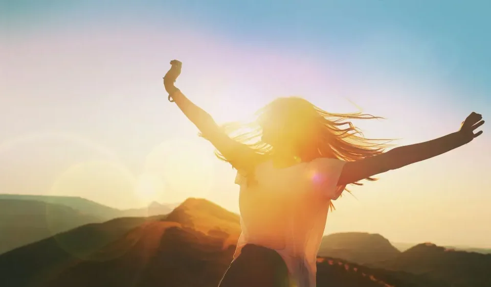 Hollywood Smile et bien-être : l’impact d’un sourire sur la vie quotidienne